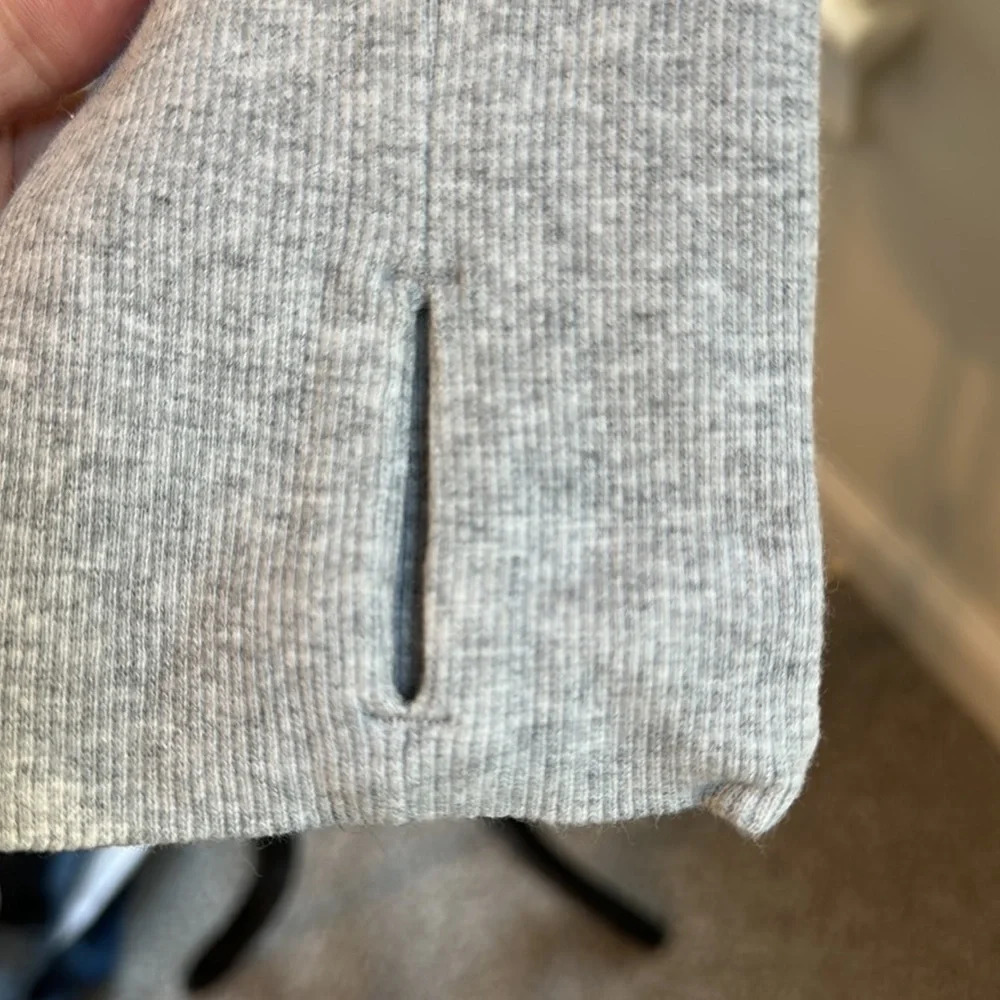 Lululemon Cropped Hoody, Like New, Size 6 - Picture 6 of 7